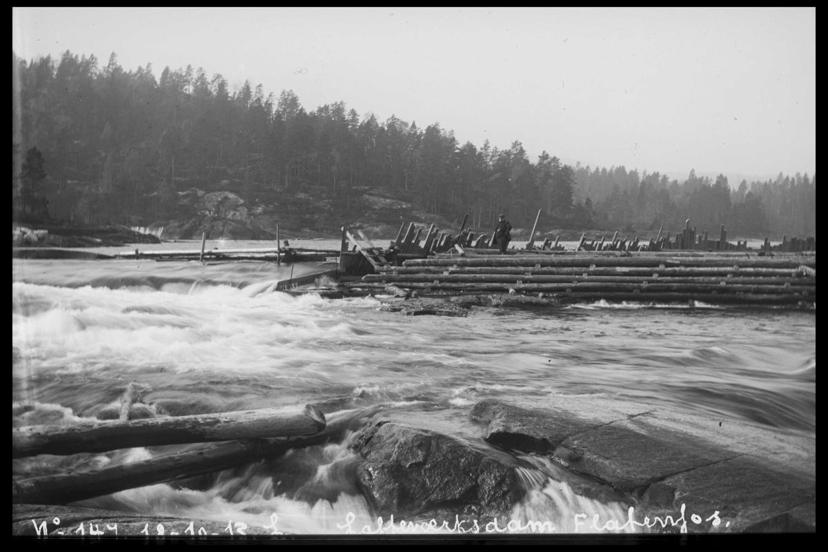 Arendal Fossekompani i begynnelsen av 1900-tallet
CD merket 0446, Bilde: 70
Sted: Fyrisvann dam
Beskrivelse: Regulering. 