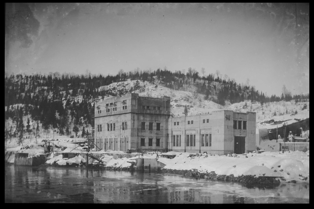 Arendal Fossekompani i begynnelsen av 1900-tallet
CD merket 0469, Bilde: 15
Sted: Bøylefoss
Beskrivelse: Kraftstasjonsbygningen
