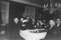 Fra Rullestad gård i 1930-årene. Herrelag