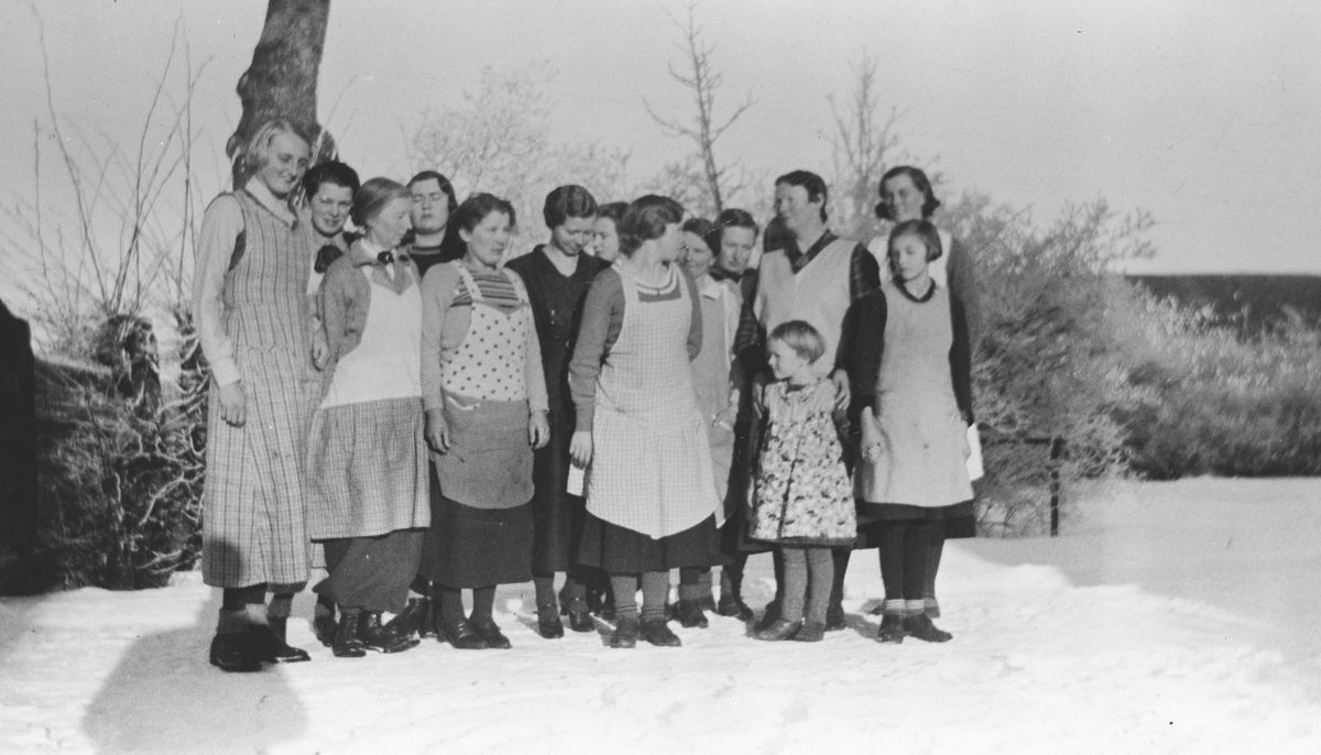 Deltagere på spinnekurs på Kjølstad i 1933