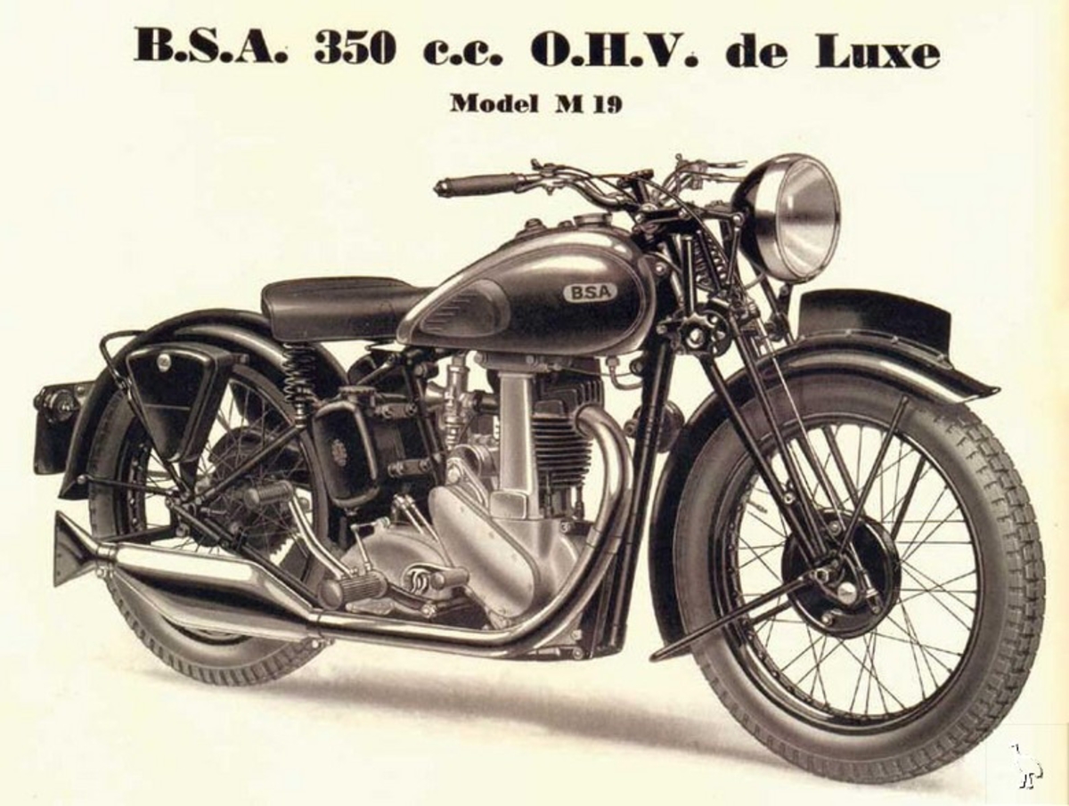Hjemmestyrker utenfor Romerike Folkehøyskole. Motorsykkelen er en BSA – modell som kom i 1937.