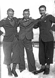 Tre glade gutter. Fra v.: Jørgen Otto Klaseie, Ole Olsen, Sv