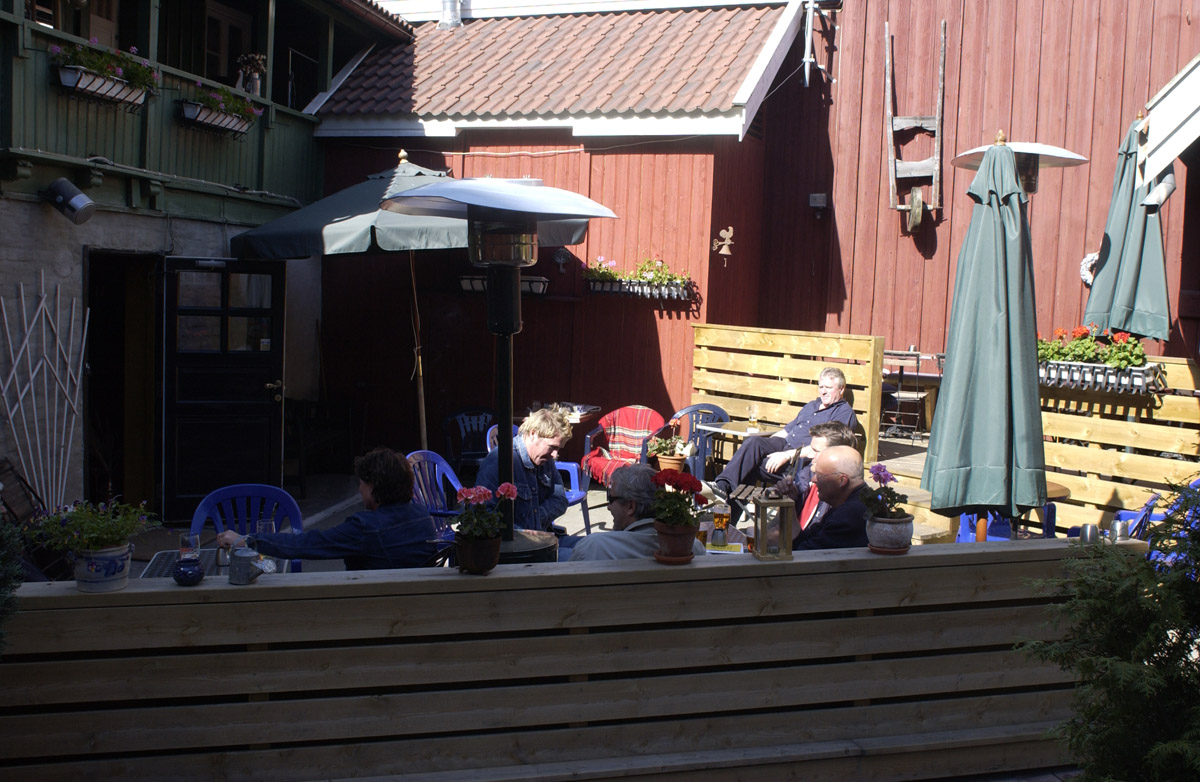 Oversiktsbilde av bakgården Milde Moses Pub & Spiseri i Drøbak