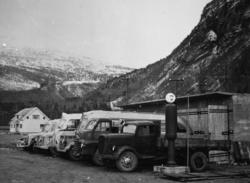 Nærmest: Opel Blitz sen førkrigs/krigsmodell, fulgt av Bedfo