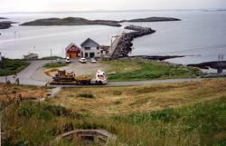 "Transport fra kaia til Ergan. løpet til kanonen ligger unde