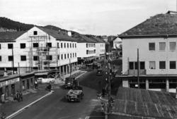 f.v _Harlald Isachsen, U.Aandahls Eftf. A/S storgata 35. Lud