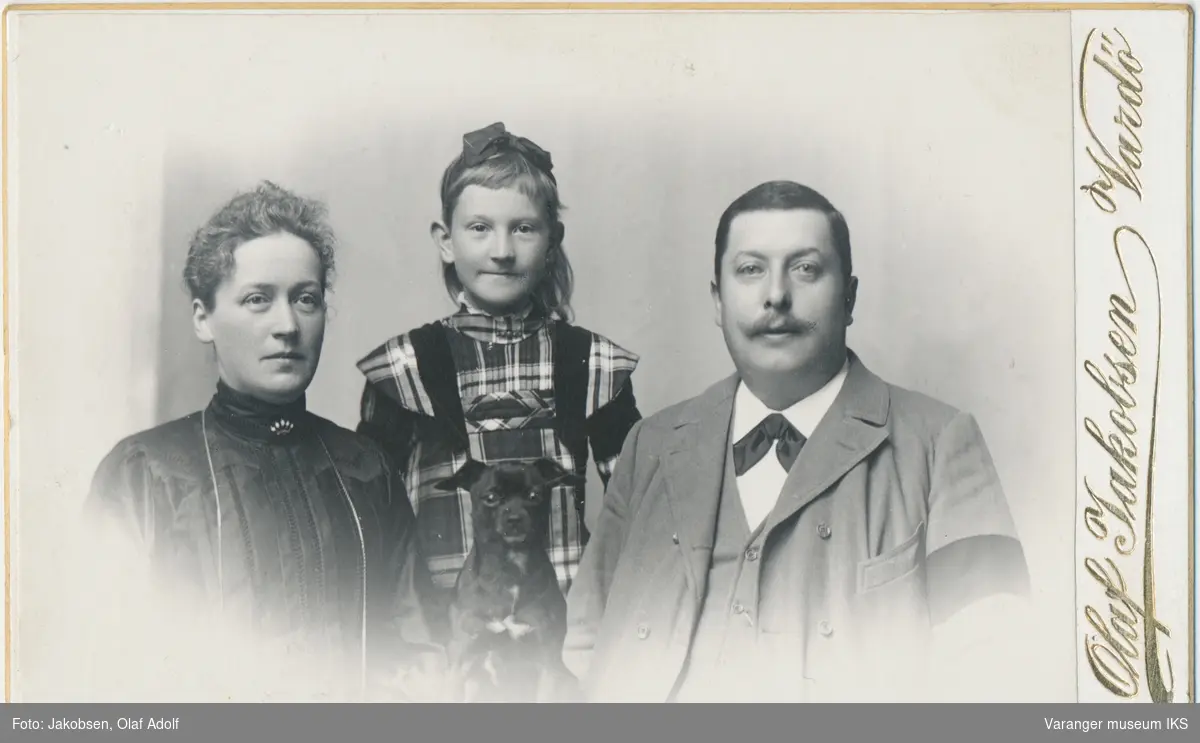 Familieportrett, Nikoline, Ragna og Karl Holmboe