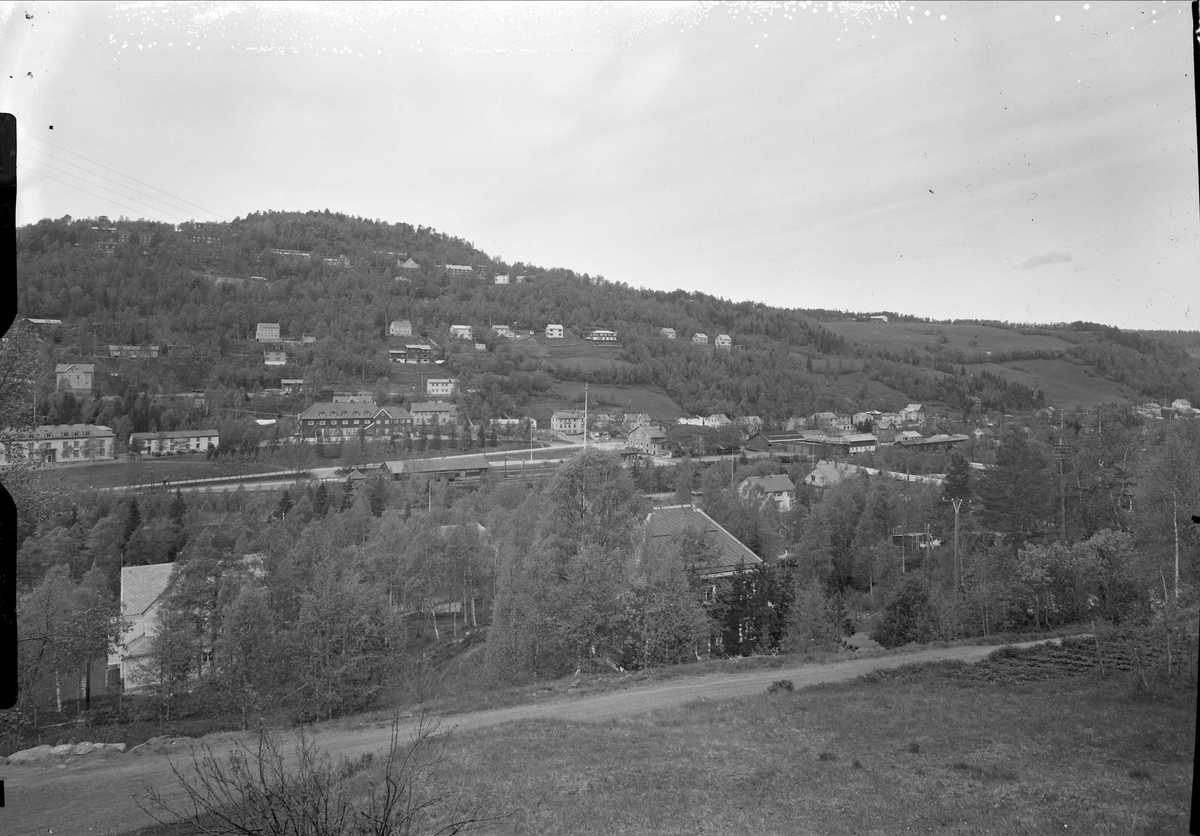 Løkken Verk 1953-64. Sentrum og bebyggelsen i vestre dalside.