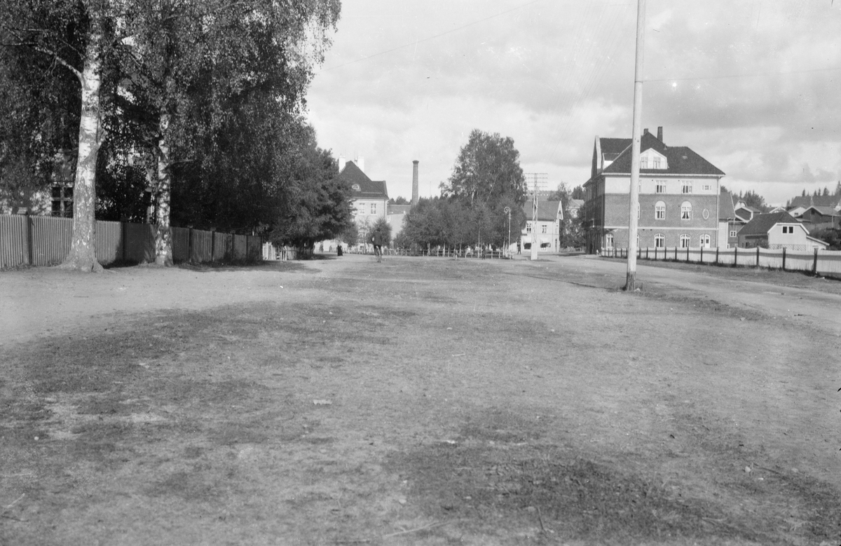 Storgata/St. Olavsgate, Elverum. Postgården, Sterugården, Elverum Sparebank. 