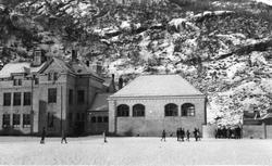 Postkort?, skole, Odda Folkeskole, Odda Barneskole, fjellsid