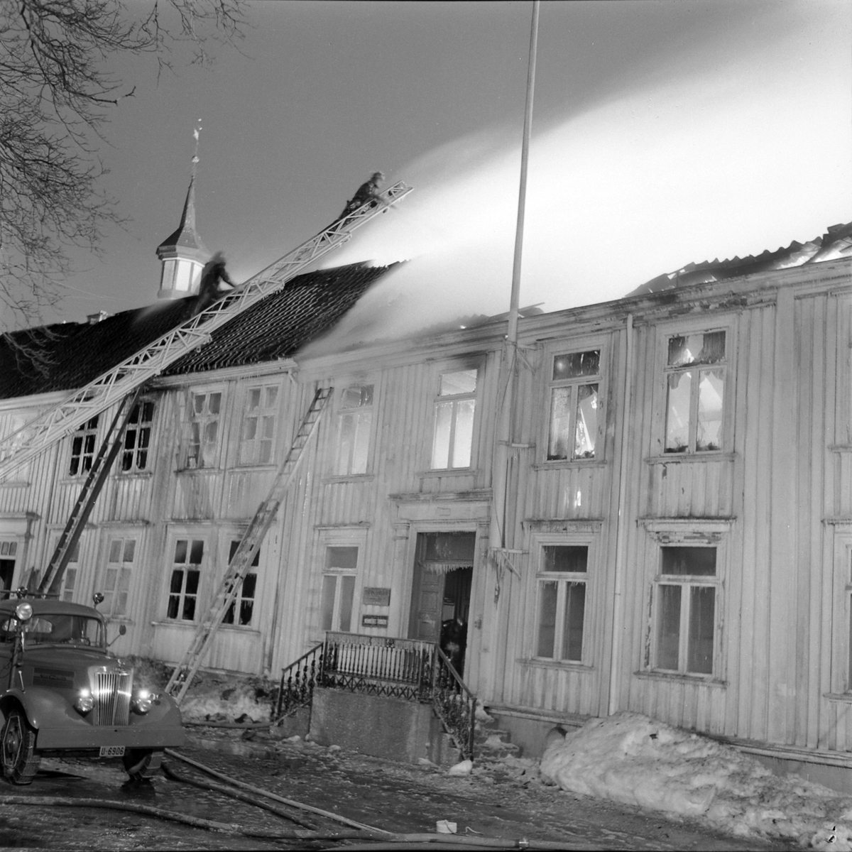 Brann i Kjøpmannsgata / Schjoldagerveita