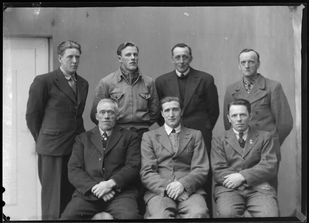 Gruppebilde av de sju medlemmene i styret for Hyttearbeidernes fagforening ved Røros kobberverk, 1947