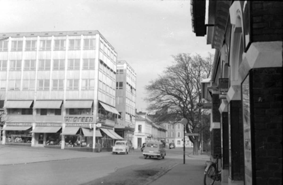 Strandgata ved Stortorvet, Casablanca, M.Steen, Hamar.