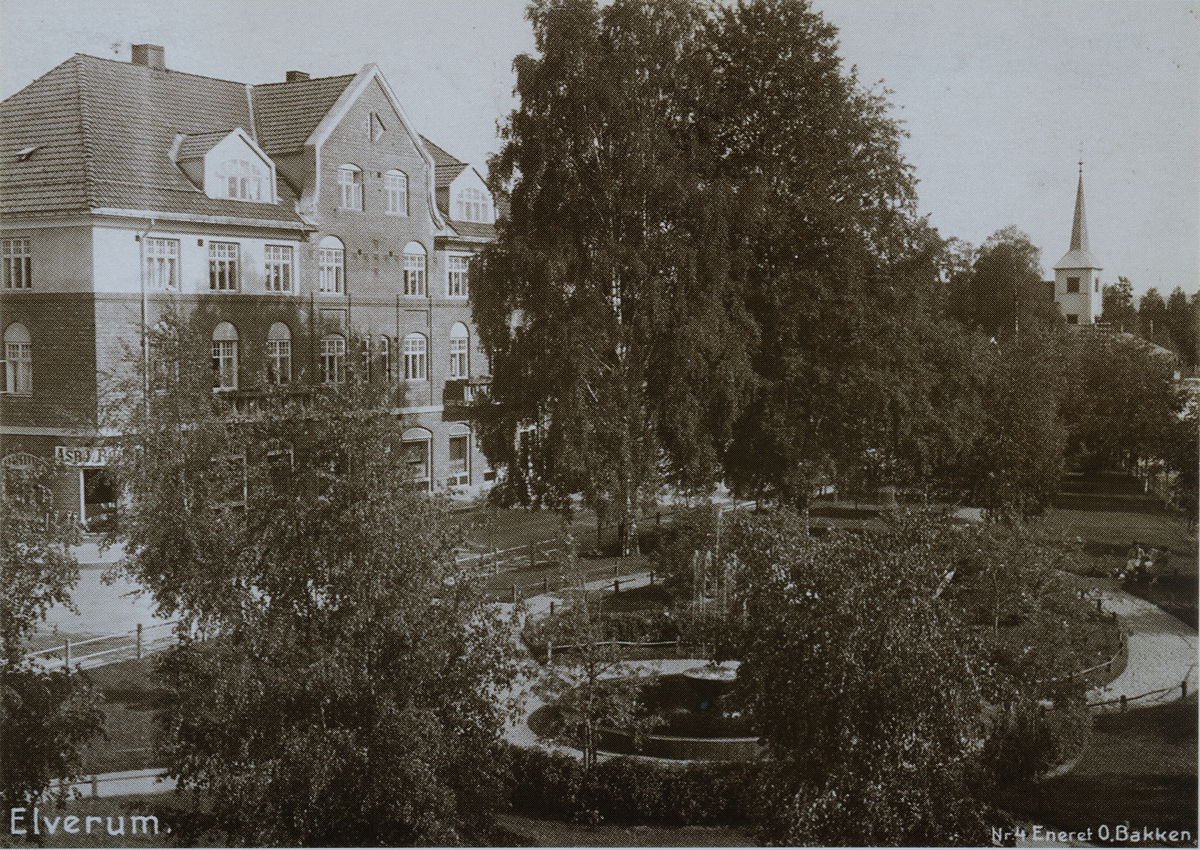 Triangelparken, Posthuset, Elverum, ca 1918. 