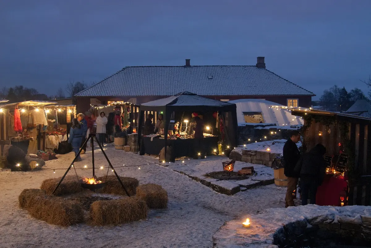 Julemesse i Borggården på Hedmarksmuseet, Domkirkeodden, 09. 12. 2012. 