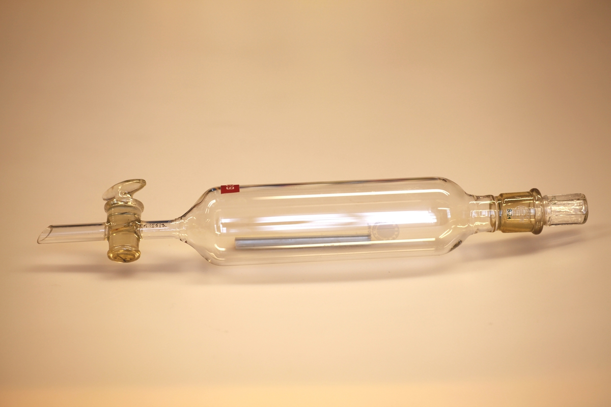 Glassnøkkel som har trakt med slipt glassmembran for innlemmelse i kolbe. Stoppekranen har utskiftbar glassnøkkel. Brukes for å skille ublandbare væsker, som for eksempel vann og olje. Ofte i forbindelse med ekstraksjon, der væskene først har blitt ristet sammen.