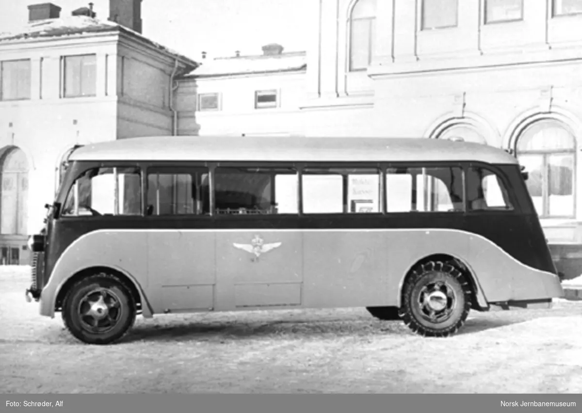 Diamond T-buss med karosseri fra Bjarne Bergs Karosserifabrikk i Trondheim til NSBs bilruter, Trondheim