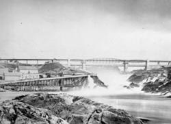 Bru over Glomma ved Sarpsfossen