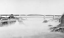 Bru over Glomma ved Sarpsfossen