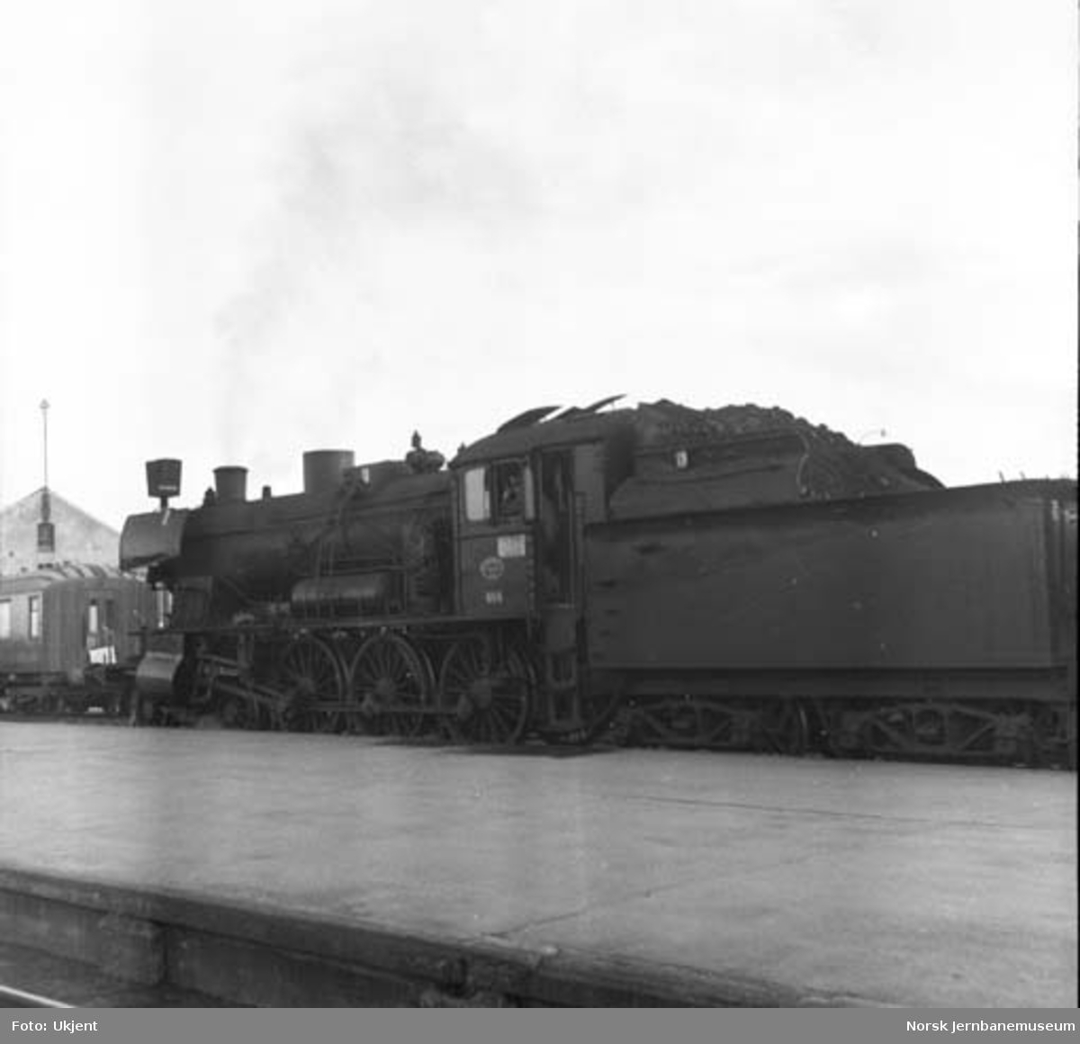 Damplokomotiv type 30c nr. 466 på Trondheim stasjon
