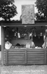 St. Hans feiring på Norsk Folkemuseum i 1916. Salgsbod