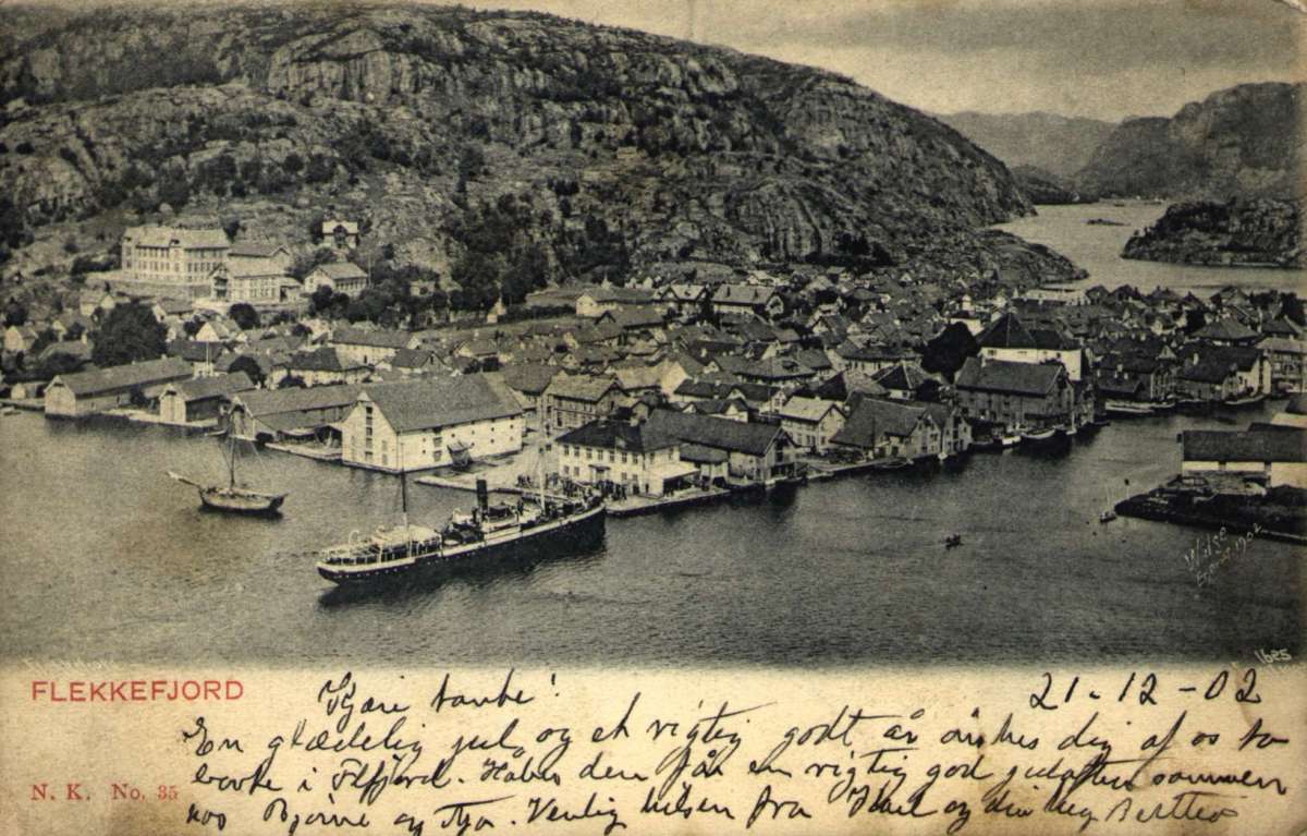 Postkort. Jule- og nyttårshilsen. Foto. Svart/hvitt. Utsikt over Flekkefjord. Datert 21.12.1902.