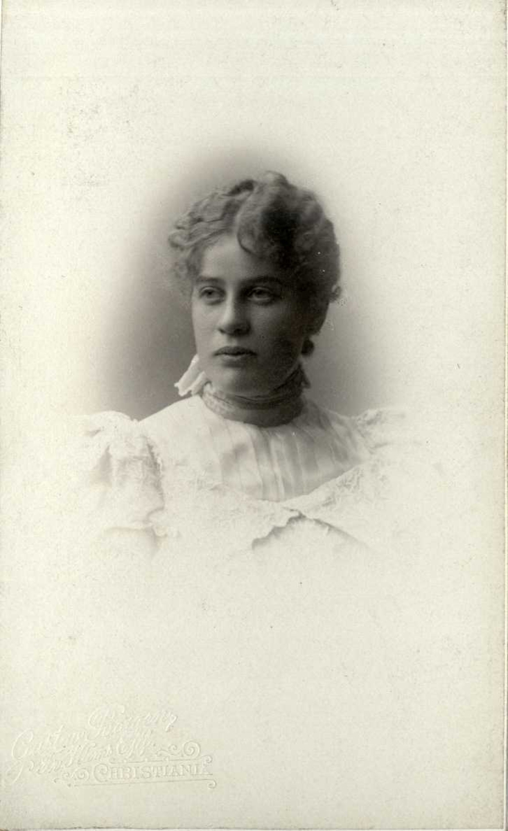 Fru Emma Aall, f. Lund