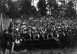 Folkedans på Friluftsteatret på Norsk folkemuseum, 1925.