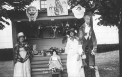 St. Hans fest på Norsk Folkemuseum i 1916. Kvinner med hatte