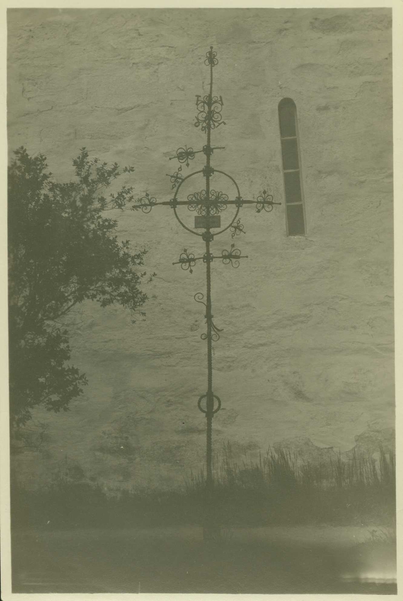 Gammelt tårnspir, Enebakk kirke, Enebakk, Akershus. Fotografert 1923.