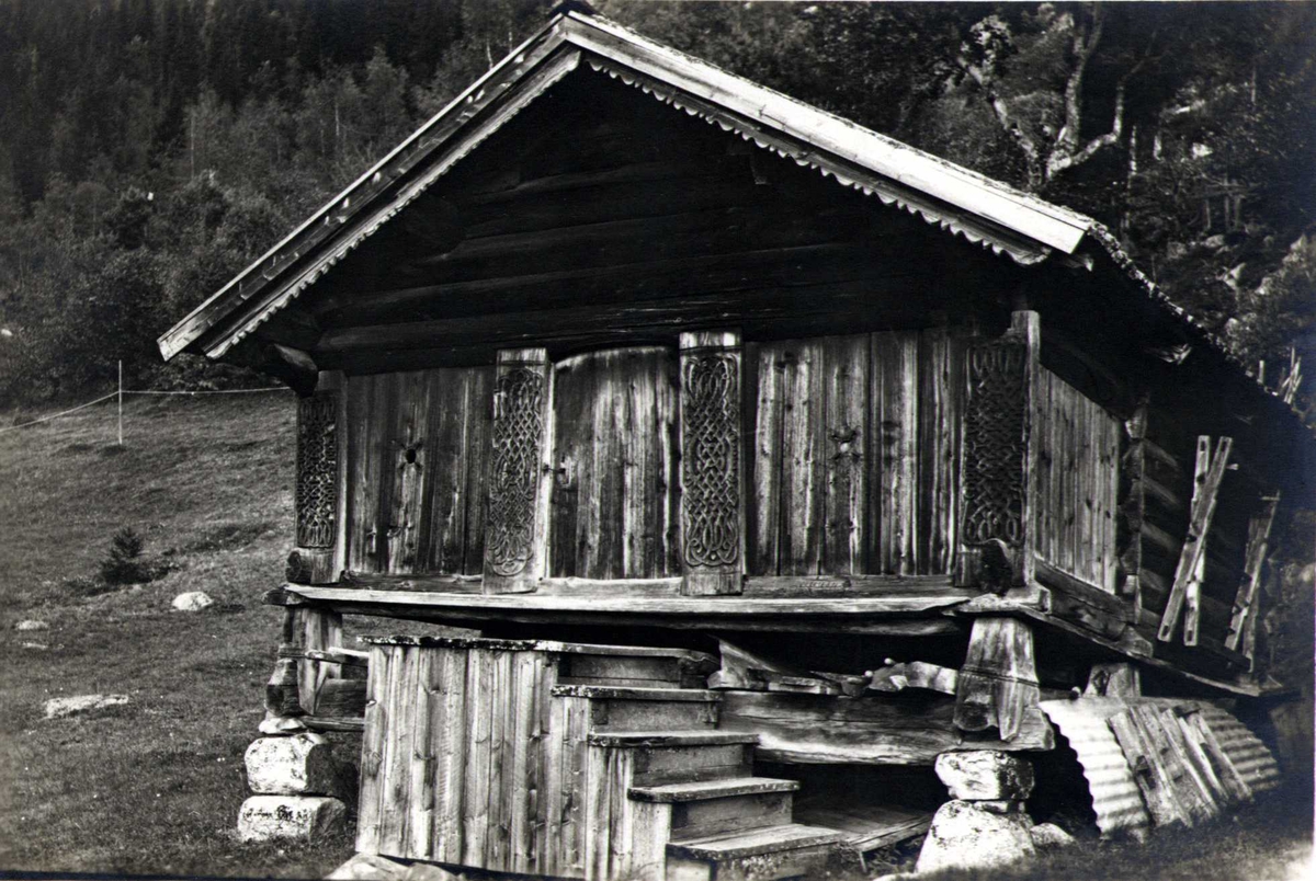 Bur, Klauvreid, Tokke, Telemark.  Fotografert 1921.