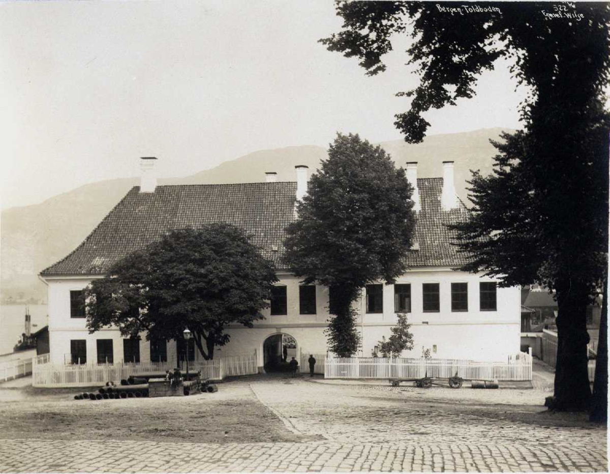 tollboden-bergen-hordaland-fotografert-1912-norsk-folkemuseum