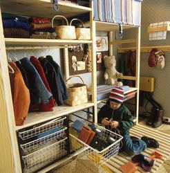 Leilighet med gang med praktisk innredning.  Illustrasjonsbi