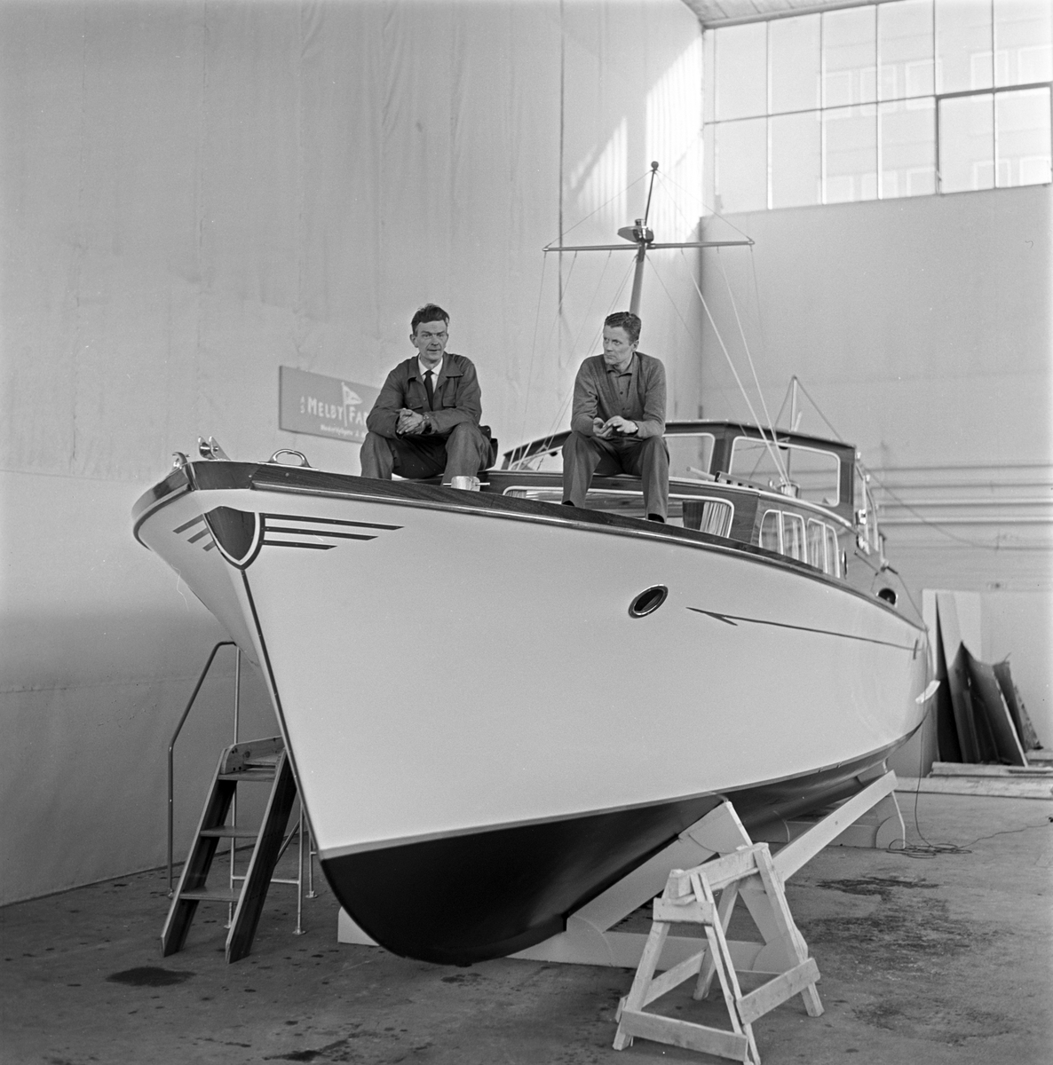 Serie. Båtutstilling med bla. et amfibisk kjøretøy, Göteborg, Sverige. Fotografert mars 1963.