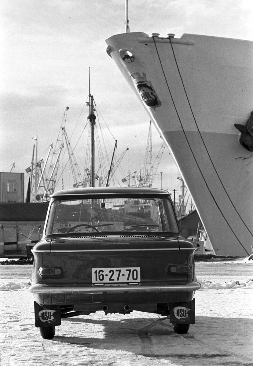 Serie. NSU Prinz, motor og bilinteriør. Fotografert mars 1962.