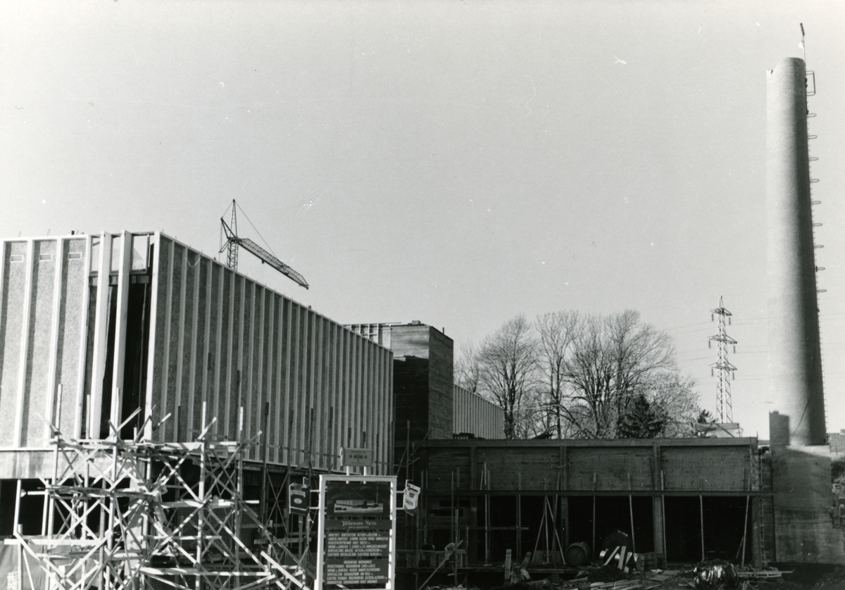Byggeplass. 
Konstruksjon av Tiedemanns Tobaksfabrik på Hovin i 1967.