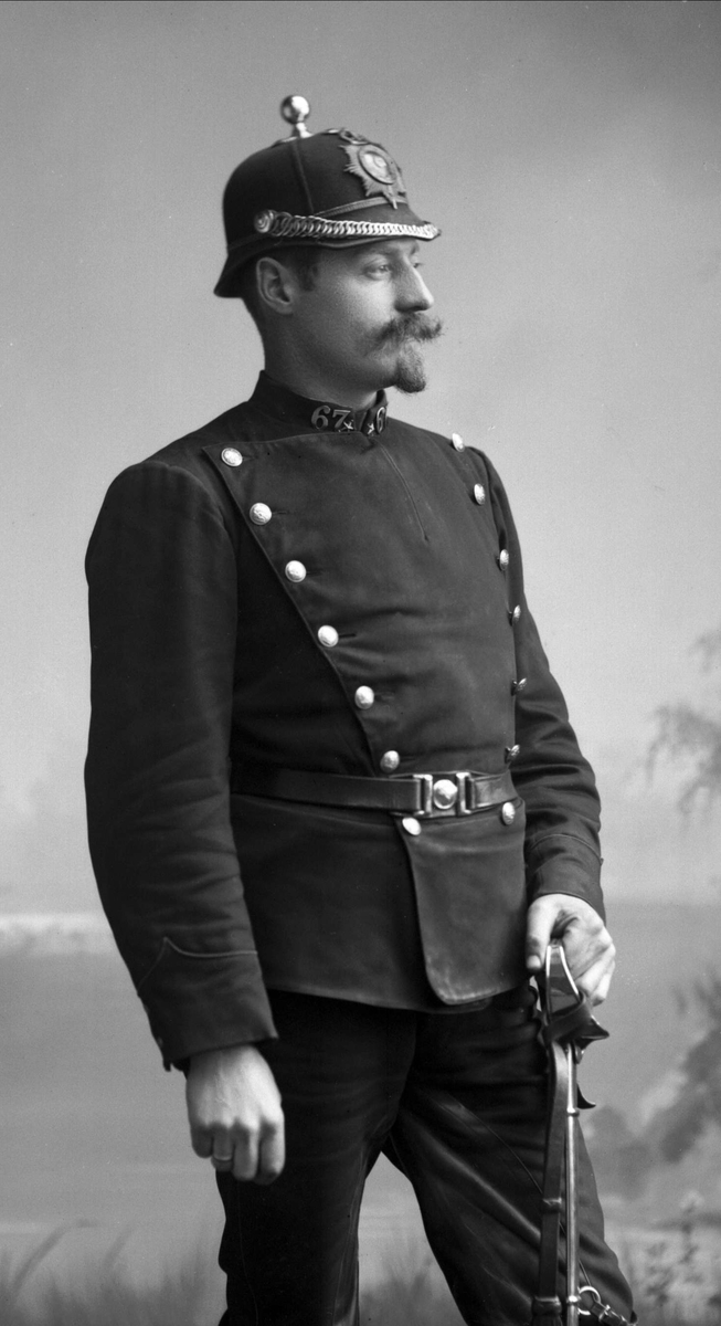 Portrett, konstabel Staff i uniform som rytterkonstabel ved Kristiania politikammer, reglementert fra 1893.