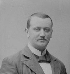 Avfotografering, fire eksponeringer. Portrett, mann med dres