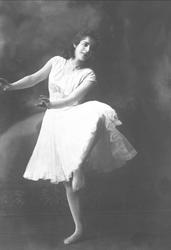 Avfotografering. Portrett, danser i positur.