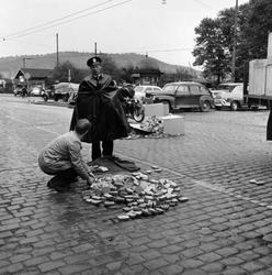 Gatebilde. Tobakk i gaten, Oslo 1956.