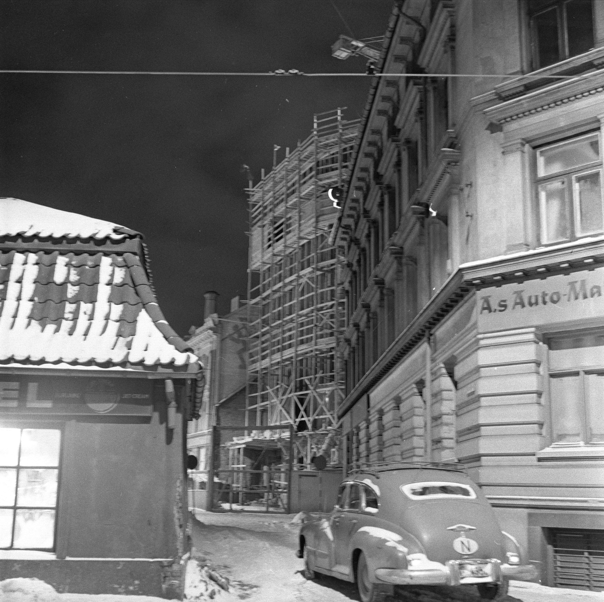 Vaterland, Oslo, februar 1958. Bygninger, gatebilde og bygg under oppføring.