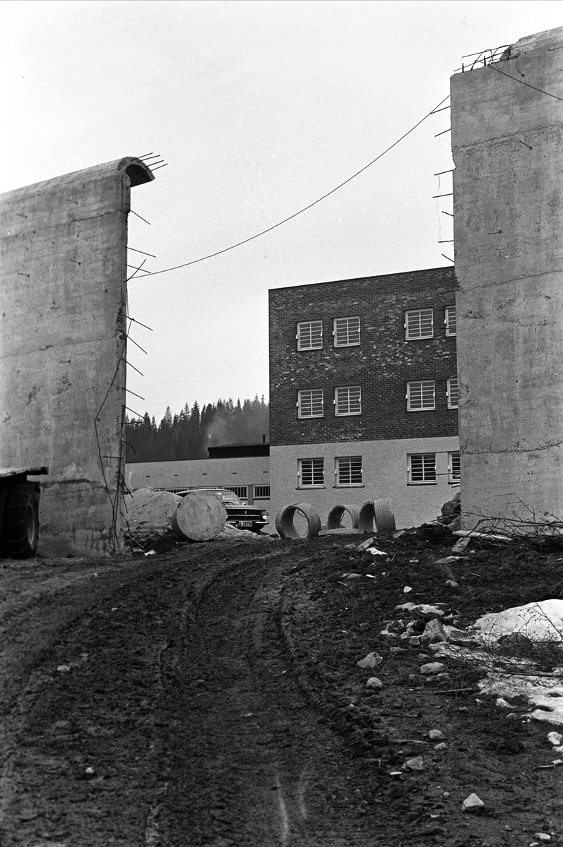 Bærum, 17.04.1963, ny mur rundt Ila Sikringsanstalt.