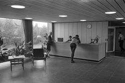 Årnes, 22.09.1962, Rådhuset, interiør, resepsjonen.