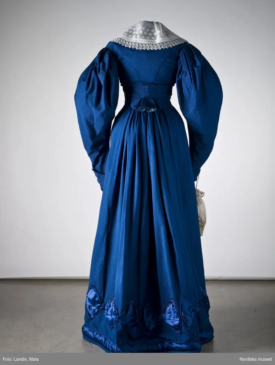 Sidenklänning, 1820-tal. Nordiska museet inv nr 24402.