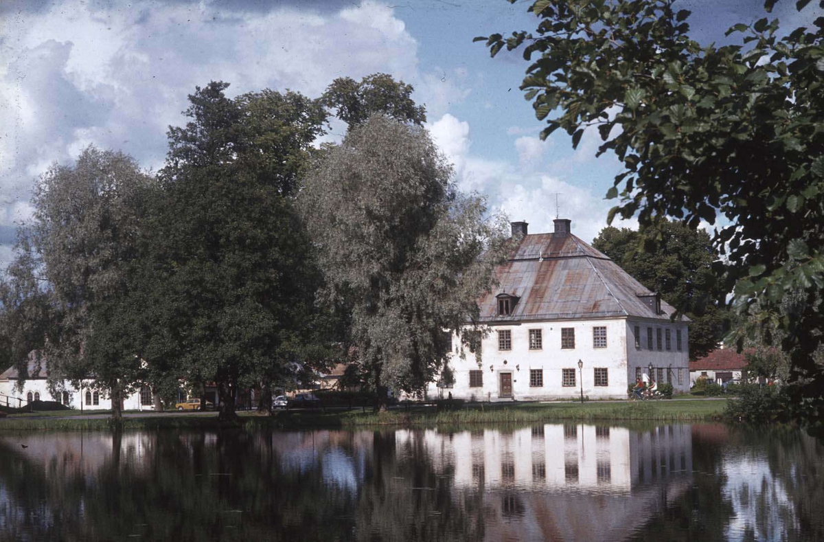 Damm och bebyggelse i Österbybruk, Films socken, Uppland 1982