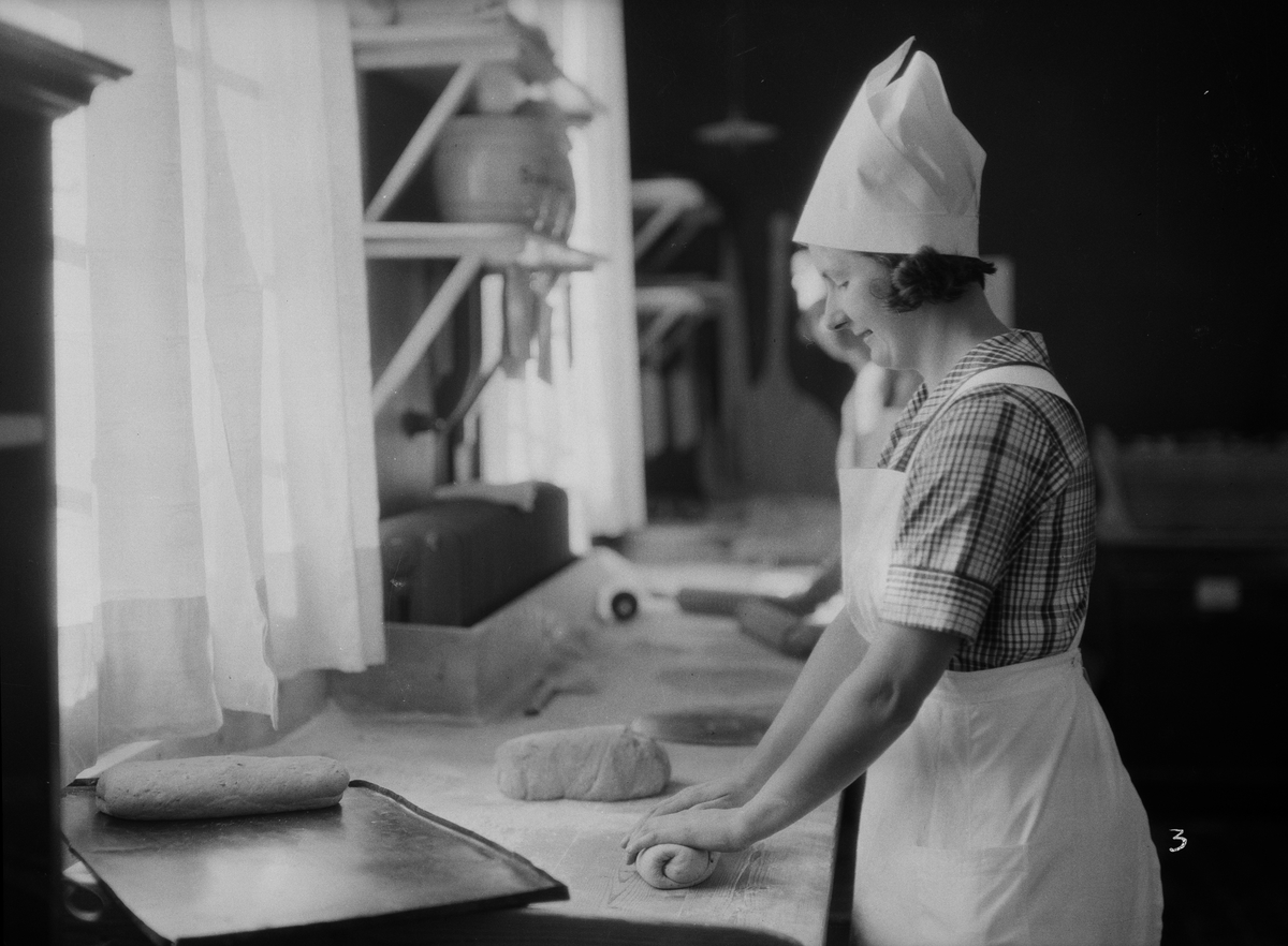 Brödbakning, Fackskolan för huslig ekonomi, Uppsala, sannolikt 1930-talet