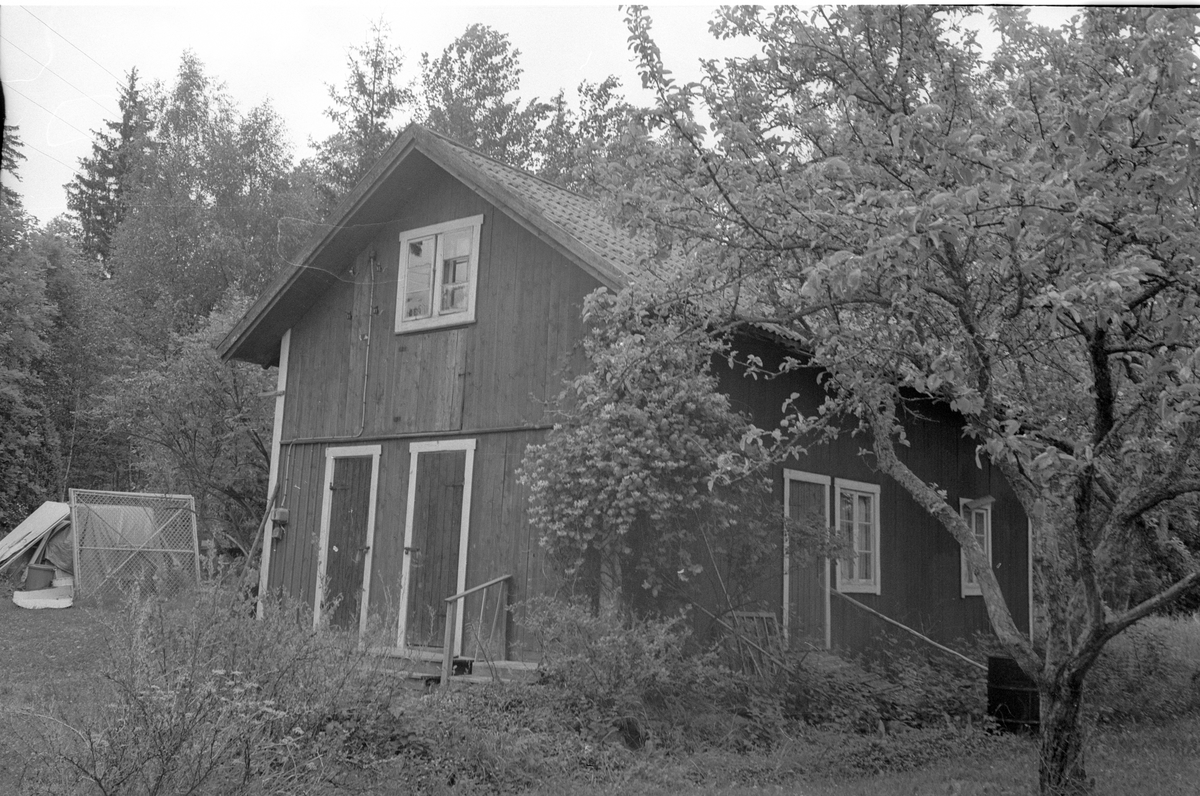 Brygghus och bodar, Vilan, Ekeby 2:2, Lena socken, Uppland 1977