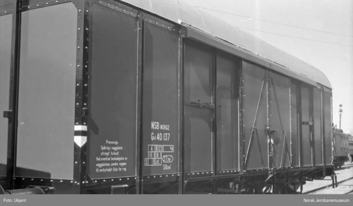 Lukket godsvogn litra G4 nr. 40137 med prøve-veggkledning
