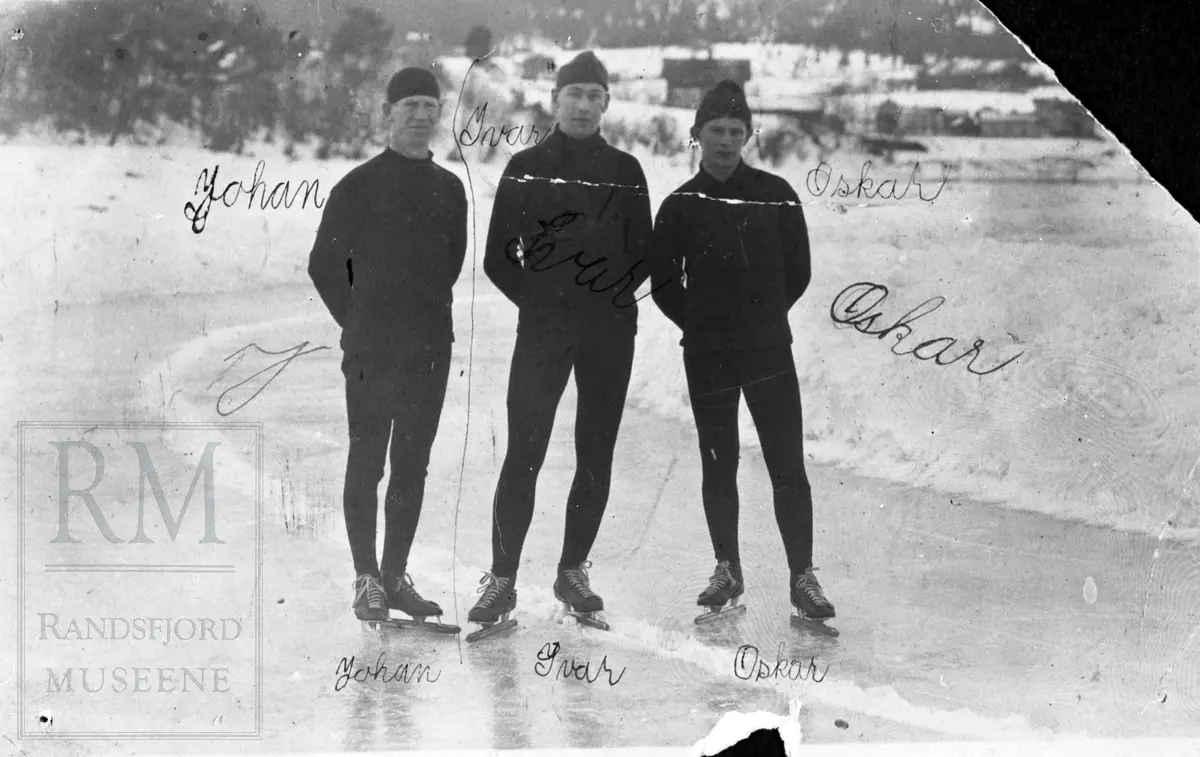 Johan Andersen, Ivar Ballangrud og Oscar Olsrud på skøyter på isen