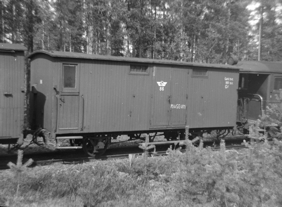 Godsvogn Gf 86 fra Sulitjelmabanen ble kjøpt av Carl Frederik Thorsager og lagret på Kløftefoss før overføring til Setesdalsbanen.
